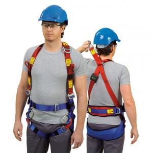 Learning how to properly wear a safety harness is a critical part of the hands-on trai ing